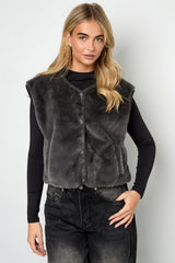 Sleeveless vest faux fur