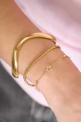 Organisch gevormde bangle